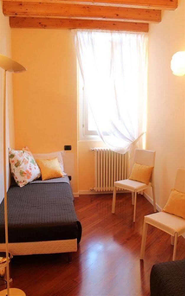 The Flowers Apartments 2 Desenzano del Garda Ngoại thất bức ảnh
